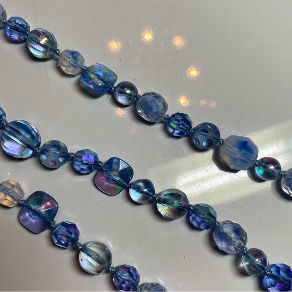 Vintage triple strand blue crystal beads necklace - Picture 3 of 5